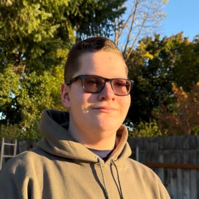 derekyt_'s profile picture. Apple fanboy • he/him 🏳️‍🌈 • alt: @derekyt_ii