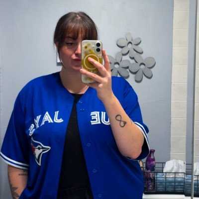 kirksy04's profile picture. she/they | professional jaywalker