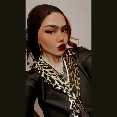 _moon_sprinkle_'s profile picture. از جنس مخمل و گَردِ ماه| ساکنِ قلعه| چیزی گُم است در من...از آرزو فراتر.   https://t.co/LZcZUVhb5J