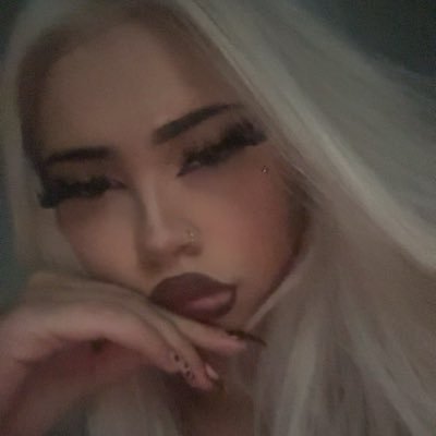 Swuikaa_'s profile picture. Je ne leur pardonnerai jamais, même quand ils seront six pieds sous terre #KCWIN