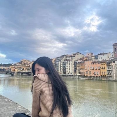 hellazelaa's profile picture. 