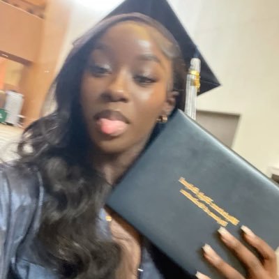 AuthentikQueen's profile picture. Juste moi, mes pensées et mes coups de cœur. Bienvenue dans mon univers. 🌸