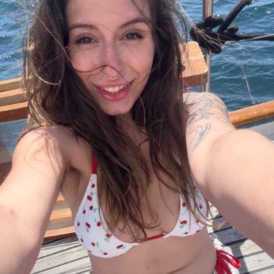ChloeKreams's profile picture. 24❣️hairy af❣️want custom content or a private video chat session? email me! chloe@chloekreams.com PR: @therubPR