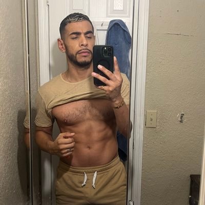 porn4u22's profile picture. 