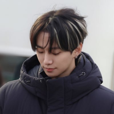 fox00x002's profile picture. 🐧💛 조용히 꼼지락꼼지락😇 ⭐️2차수정 및 가공❌ 상업적이용❌ 로고크롭❌