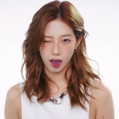 rafaissante's profile picture. only twice & le sserafim¡