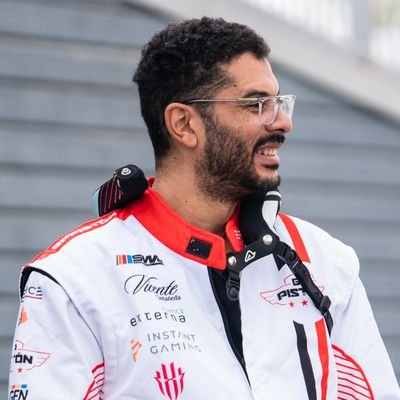 Vash773_'s profile picture. Rebelarse es el más sagrado de los derechos, y el deber más indispensable. Marqués de La Fayette.