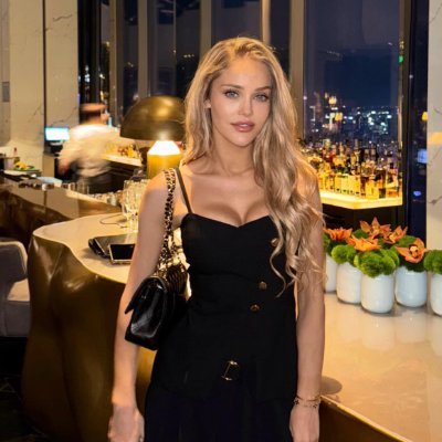 DamicChuzzy's profile picture. A solitary soul navigating Manhattan, I enjoy fine dining, sports, reading books, and engaging with interesting people.🏃‍♀️🍷🎶⚾️⛳️