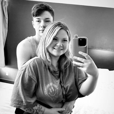 5ft2dmbblonde's profile picture. I’m 22 just a country girl with a 🌶️ 🔗 and some ddds. I’m pregnant. 🚫no collabs or meetups 🚫 link in bio ⬇️🥱🍑