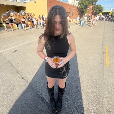 MadelineMariee_'s profile picture. 24. brendon urie hater.