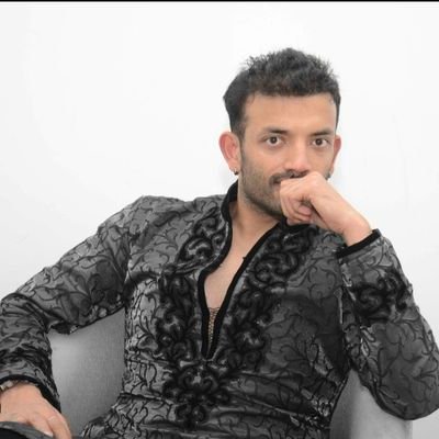 ZiddiNaagrik's profile picture. An ex-NDA aspirant | traveller | photographer | reader who writes as well | cook | Humanist | educator
and a kid without mom

ध्यान रहे जिद्दी हूं अंधभक्त नहीं