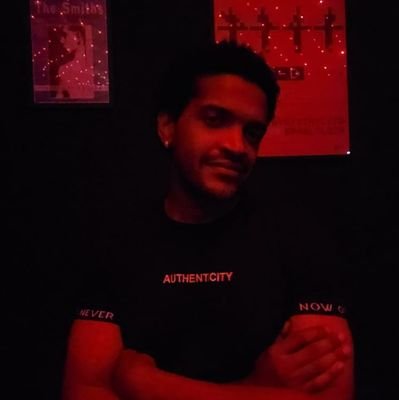 Phantom_Genius7's profile picture. Entre sons, ideias e cultura, tentando achar beleza no caos e um lugar pra existir.
Bissexual. Ele/Dele 🏳️‍🌈