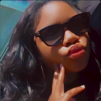 thatgirlgozi's profile picture. serial dream chaser 🦋