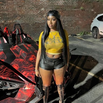 suburbangyal's profile picture. IG- Suburbangyal