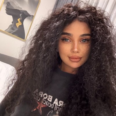 fabs237's profile picture. Soft eyes, strong soul, and a teasing smile 💋