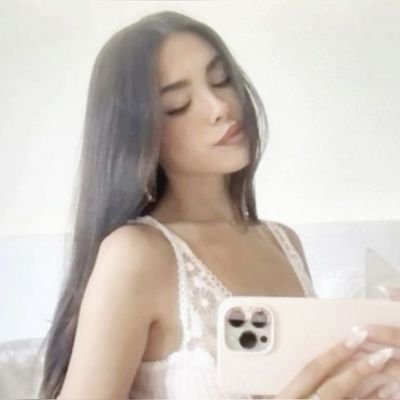 envyslocket's profile picture. did the world stop spinnin or did i?