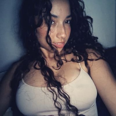 nadyyyy_'s profile picture. vivendo e se fudendo