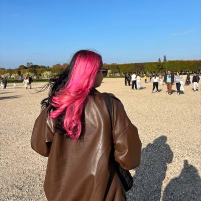 enchantizzle's profile picture. lesbienne misandre, hôtesse de l'air au chômage, photographe amateure // she