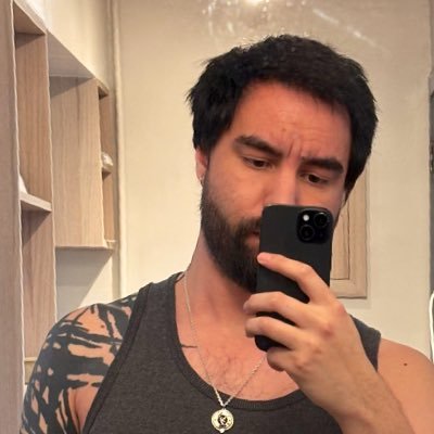 crisfrsr's profile picture. 