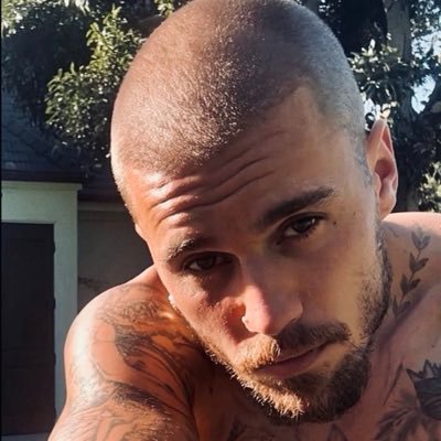 JuleaGavassi's profile picture. “Slow down you crazy child You're so ambitious for a juvenile But then if you're so smart tell me Why are you still so afraid?” 🧚🏼‍♀️ @manugavassi 💜