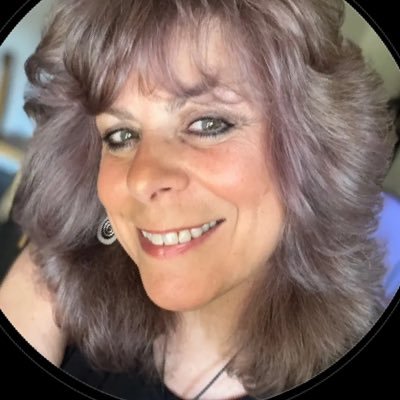 mediumlaura133's profile picture. psychic medium 💫