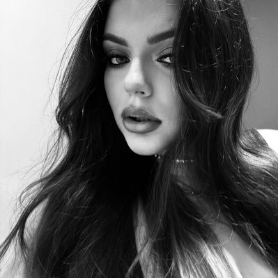 darciex's profile picture. 🍀