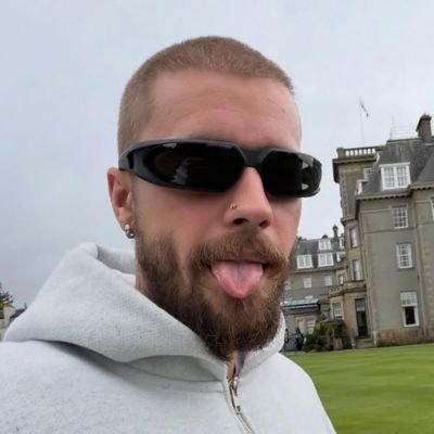 hidrewh's profile picture. growing up with bieber| (L) 🏳️‍🌈
follows: @alvxaro 
(sem unfollow please, estudando mt por aqui)