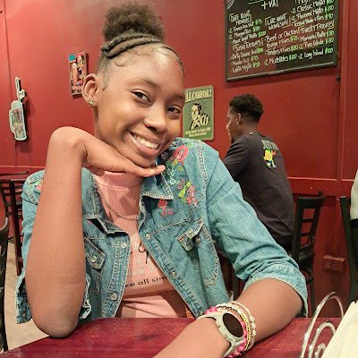 itzurgirlzaza's profile picture. 