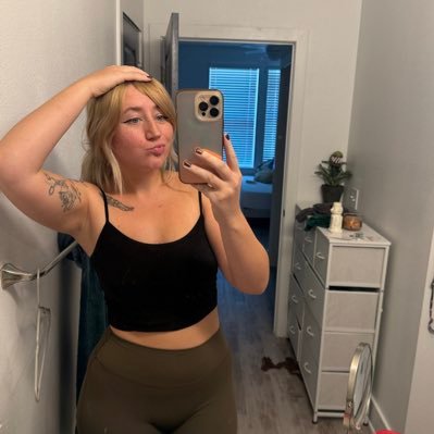 mercedes_b16519's profile picture. 