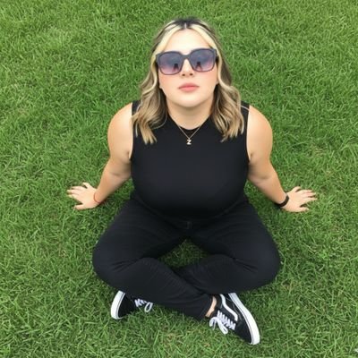 zullivette's profile picture. Definirte es limitarte | •instagram: @zullivette