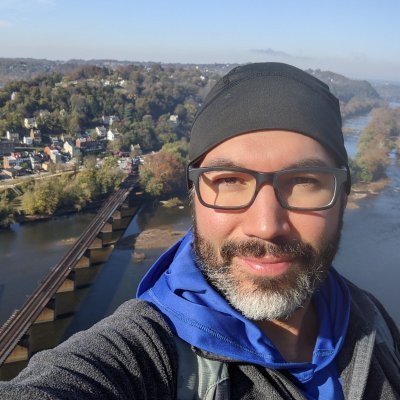 pinholedawn's profile picture. 