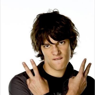 redvirgem's profile picture. o quarto ta pegando fogo e eu to arrumando o cabelo