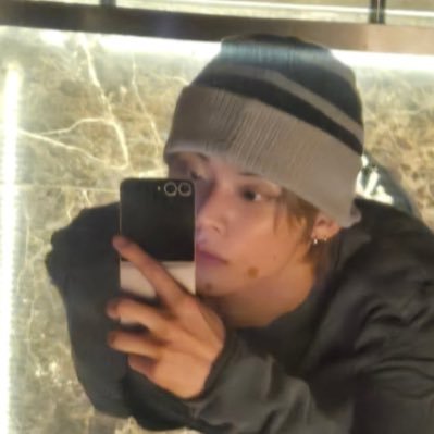 feiphinks's profile picture. if it isn’t txtwice i don’t gaf