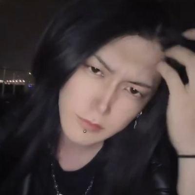 bucklicks's profile picture. mentalmente instável servindo muita informação desnecessária — V系 • punk and more probably.