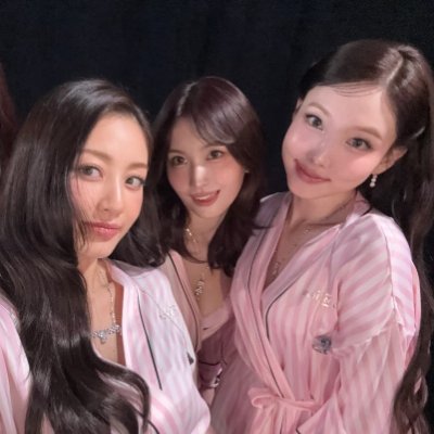 itzyjinnie's profile picture. MultiFandom but Mainly for Itzy👑,
Twice🍭& Blackpink💖