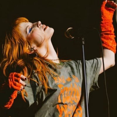 mollytsuki's profile picture. solely for mikbrent 🫵 temporarily ia