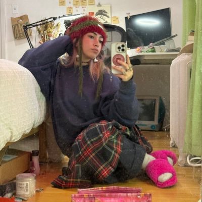 emmaorhun's profile picture. creative technologist && walking science experiment 🫆maker @airbnb, prev @shopify