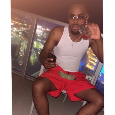 d_zell1011's profile picture. RIP MUU🙏🏾