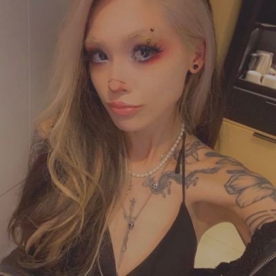 fxzkshvt's profile picture. art account: https://t.co/nSviLR3dpq