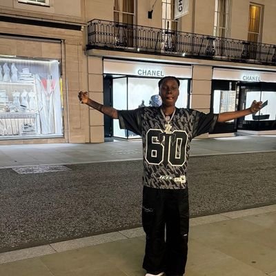 Dhino727737's profile picture. 