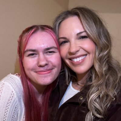 gatinaluvr's profile picture. THEE Danneel Ackles Stan | 19 | queer | alcals bestie !!