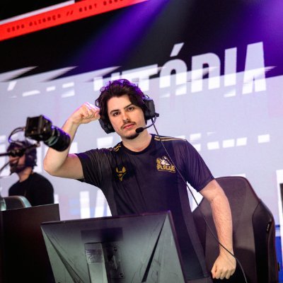 V_cavalcant22's profile picture. 