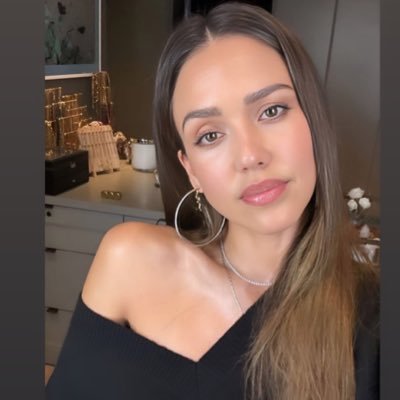 JessicaAlb67143's profile picture. 