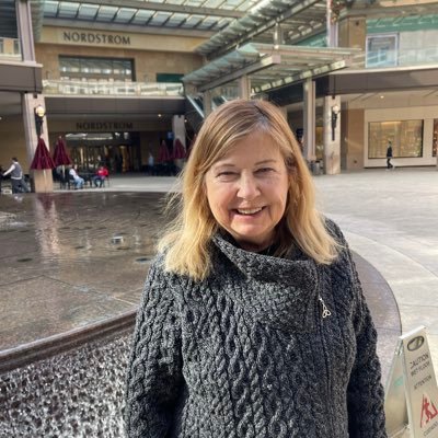 LisaCra28471043's profile picture. 