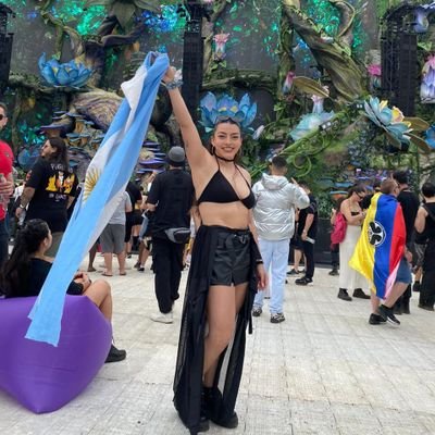 NuriaNievas's profile picture. romeo❤ 

instagram: nurianievas