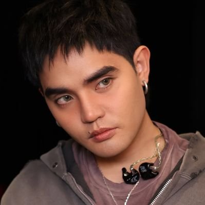 hakdog108310's profile picture. 