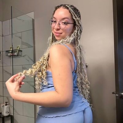 juile_coloman's profile picture. kind  and easy girl👅,need no dudes or fake here ❌