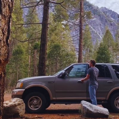 barvmar's profile picture. building things