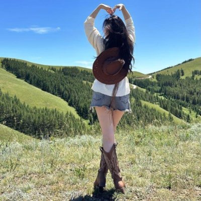 Charlotte88866's profile picture. Growth-minded creator | Fitness 💪 Yoga 🧘‍♀️ Reading 📚 | Values: sincerity • discipline • empathy | Posts are personal views | Mutuals welcome—let’s chat.