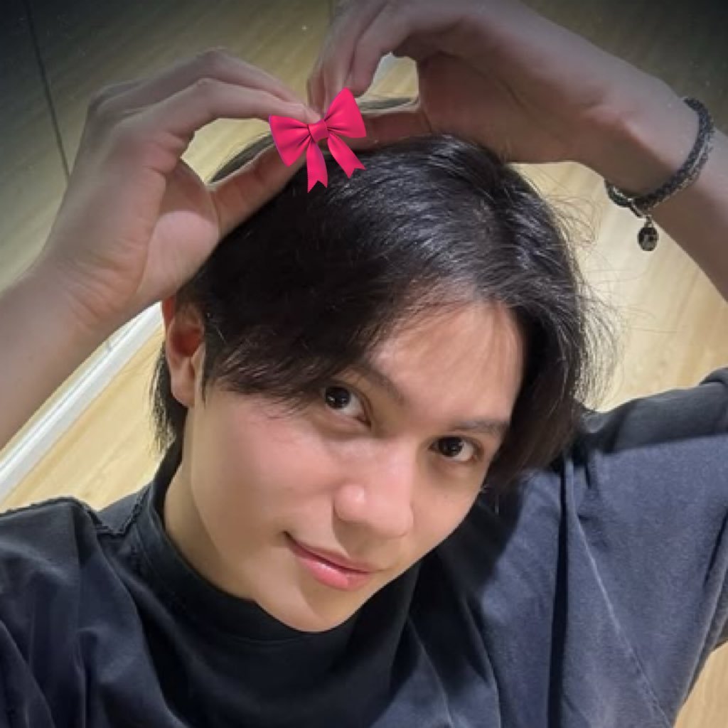 Khawhom_uia06's profile picture. .•✩ꔛ〖 ↓ 〗ꔛ✩•. เด็กเร้กที่ติ่งศิลปินและวีทูปคนนึง…😼🏸🎤✨